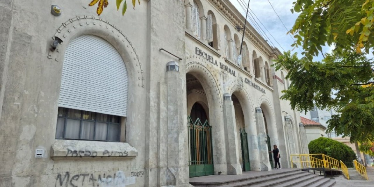 Una preceptora fue agredida en la Escuela Normal